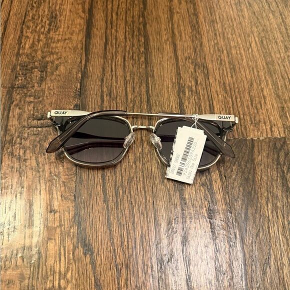 NWT Quay Quay Australia GETAWAY Metal Round
Sunglasses - Grey/Smoke - Picture 11 of 11